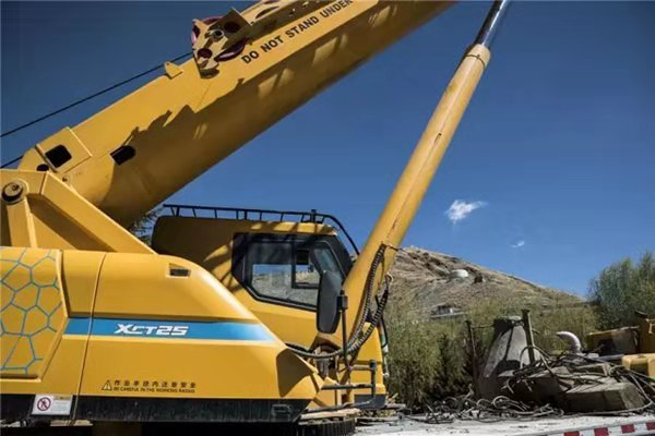 XCT25噸吊車(chē)出租